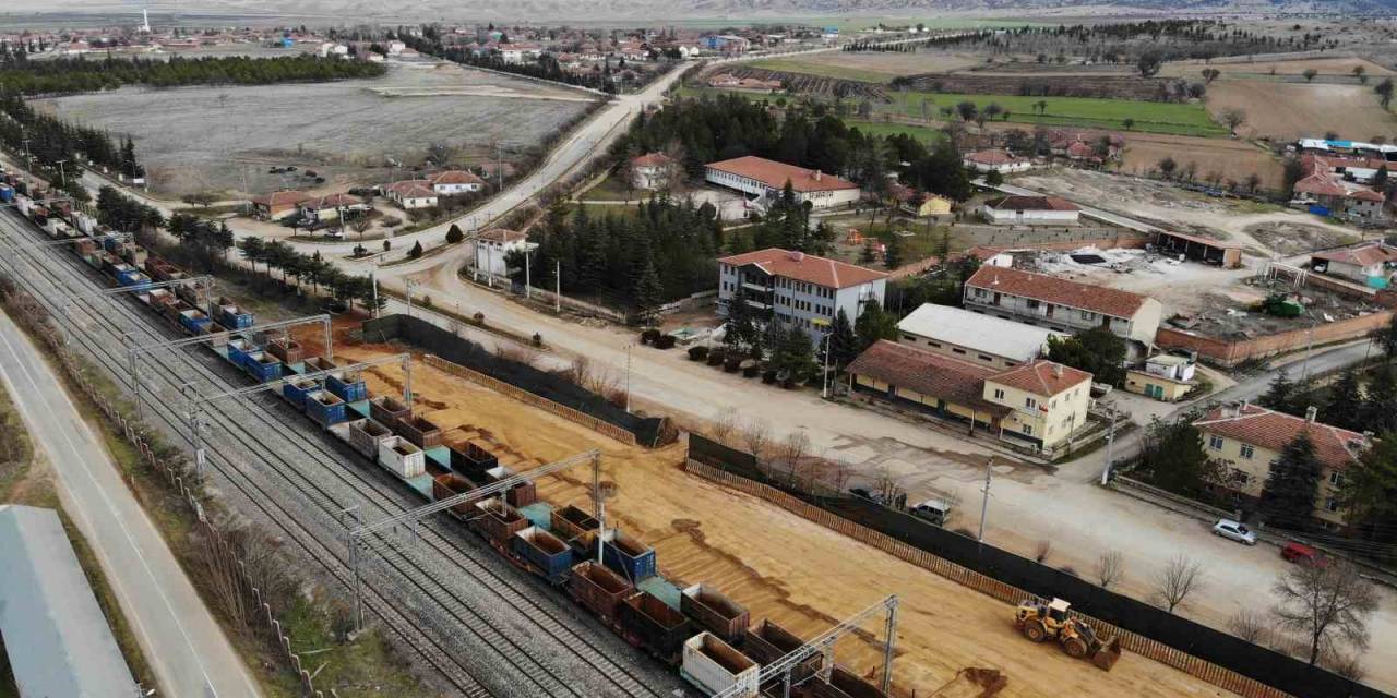 Mihalıççık Belediyesi’nin Belirlediği Maden Yükleme Alanı İlkokula 100 Metre Uzaklıkta