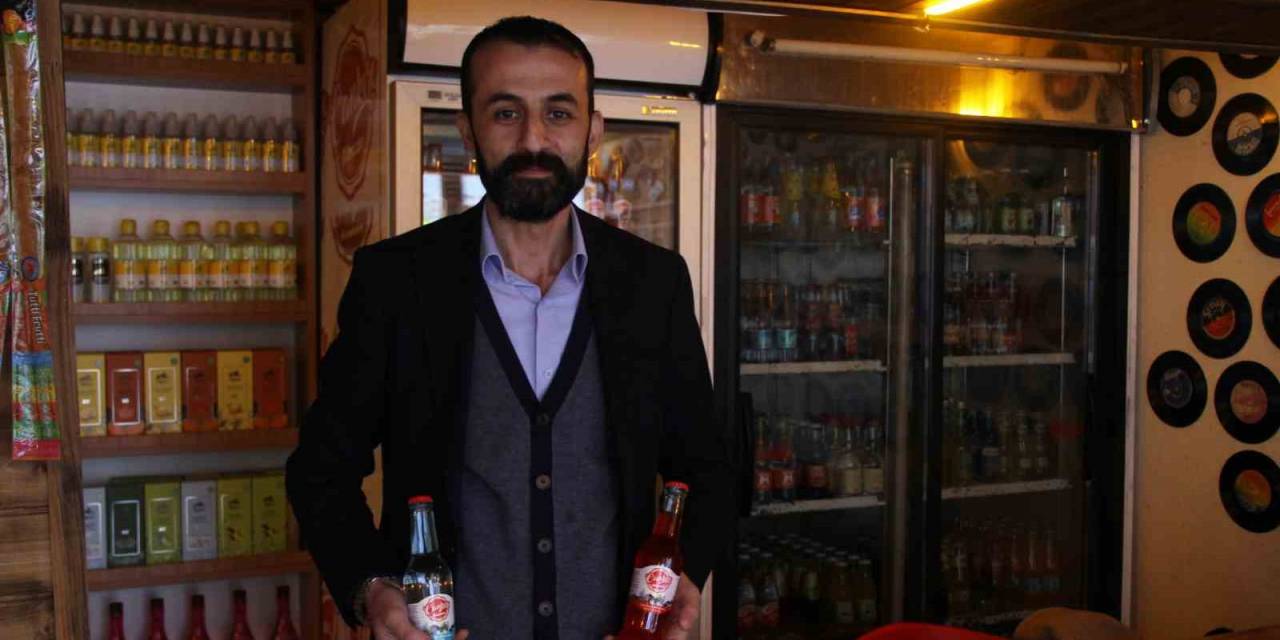 Bu Gazozcu Ziyaretçilerini Çocukluğuna Götürüyor