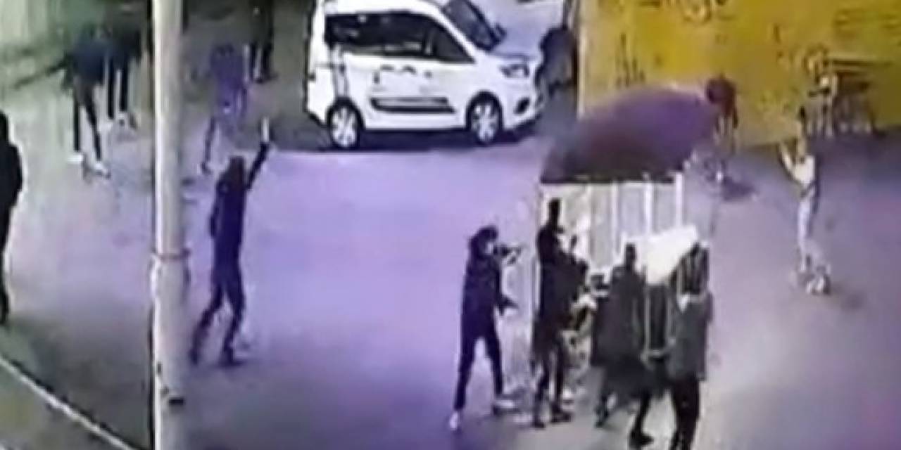 Taksim Meydanı’nda Silahlı Saldırı Kamerada: Husumetlisine Benzettiği Adamı Vurdu, Anında Yakalandı