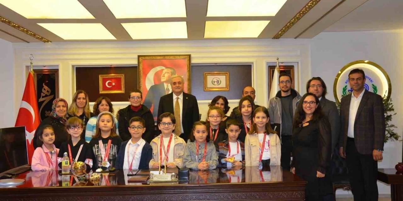 Başkan Bakkalcıoğlu Başarılı Satranç Sporcularını Ödüllendirdi