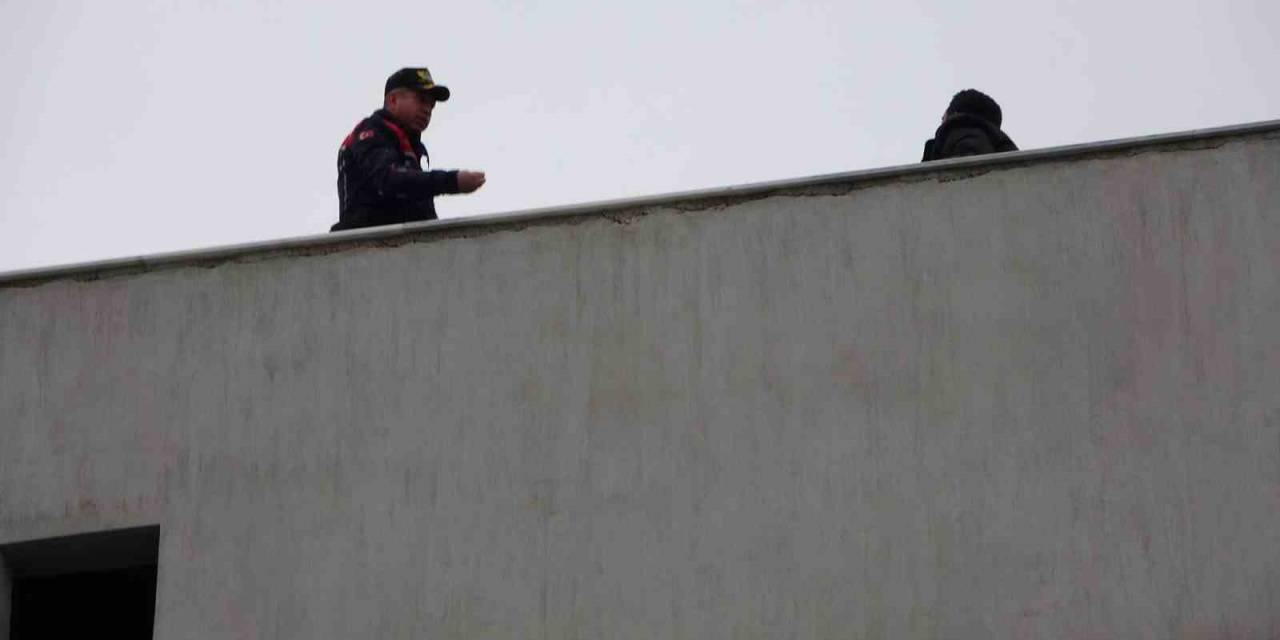 ’yevmiyem Eksik Hesaplandı’ Deyip Çatıya Çıktı