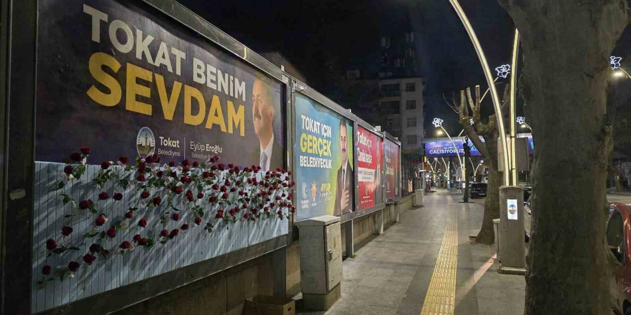 Tokat Belediye Başkanı Eroğlu’ndan Hemşehrilerine Gül Jesti