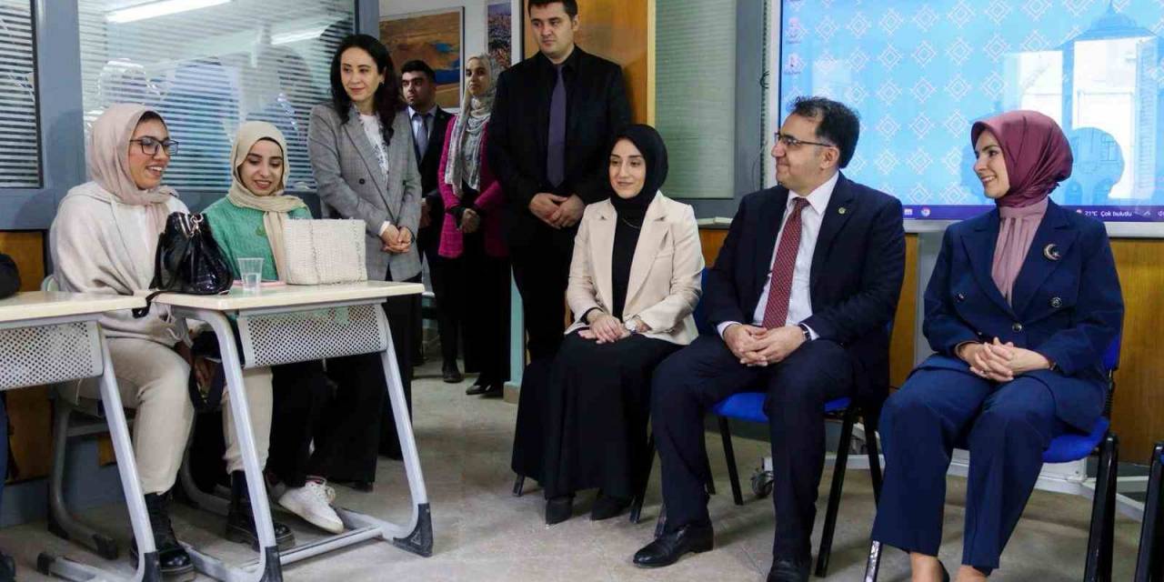 Bakan Göktaş, Kahire Yunus Emre Enstitüsünü Ziyaret Etti