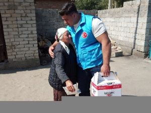 Dünya Güreş Şampiyonu Rıza Kayaalp Kırgızistan’da Kurban Eti Dağıttı
