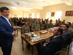 Başbakan Dağlıca’daki Askerleri Ziyaret Etti