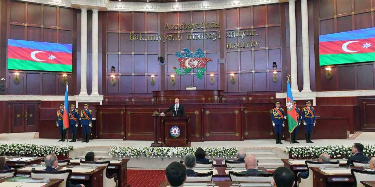 Azerbaycan Cumhurbaşkanı Aliyev Yemin Ederek Görevine Başladı