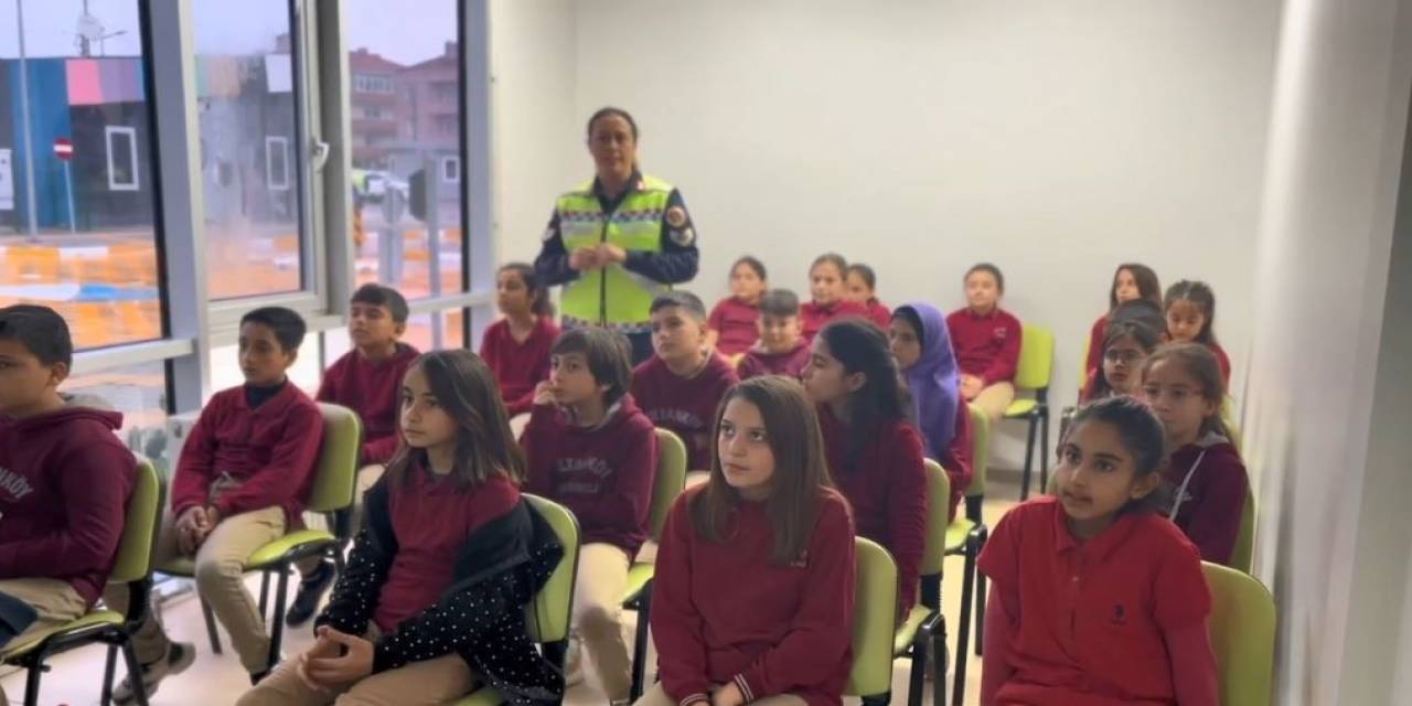 Jandarma Ekipleri Bu Sefer De Okulda Öğretmen Oldu