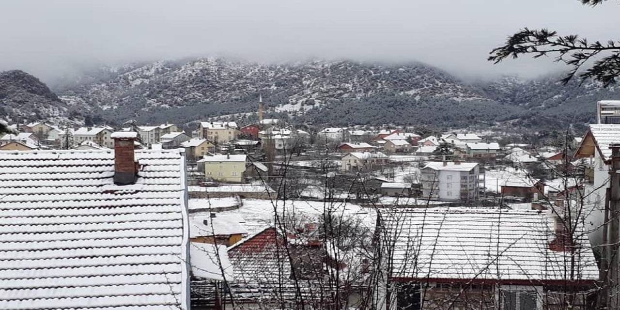 Konya’nın Üç İlçesi Beyaza Büründü