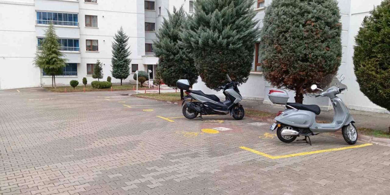 140 Bin Liralık Motosikleti İttirerek Çaldı