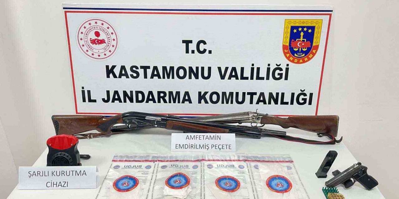 Kastamonu’da  Peçeteye Emdirilmiş Amfetamin Ele Geçirildi: 2 Gözaltı