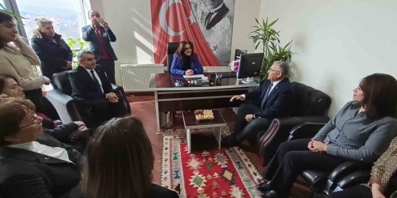 Başkan Büyükkılıç’tan Umut Çınarı Ve Çocuk Koruma Derneği’ne Ziyaret