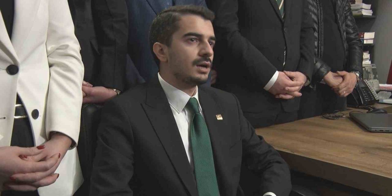 Chp’nin Çankaya’da Alper Taşdelen’in Yerine Aday Gösterdiği Hüseyin Can Güner Sahaya İndi