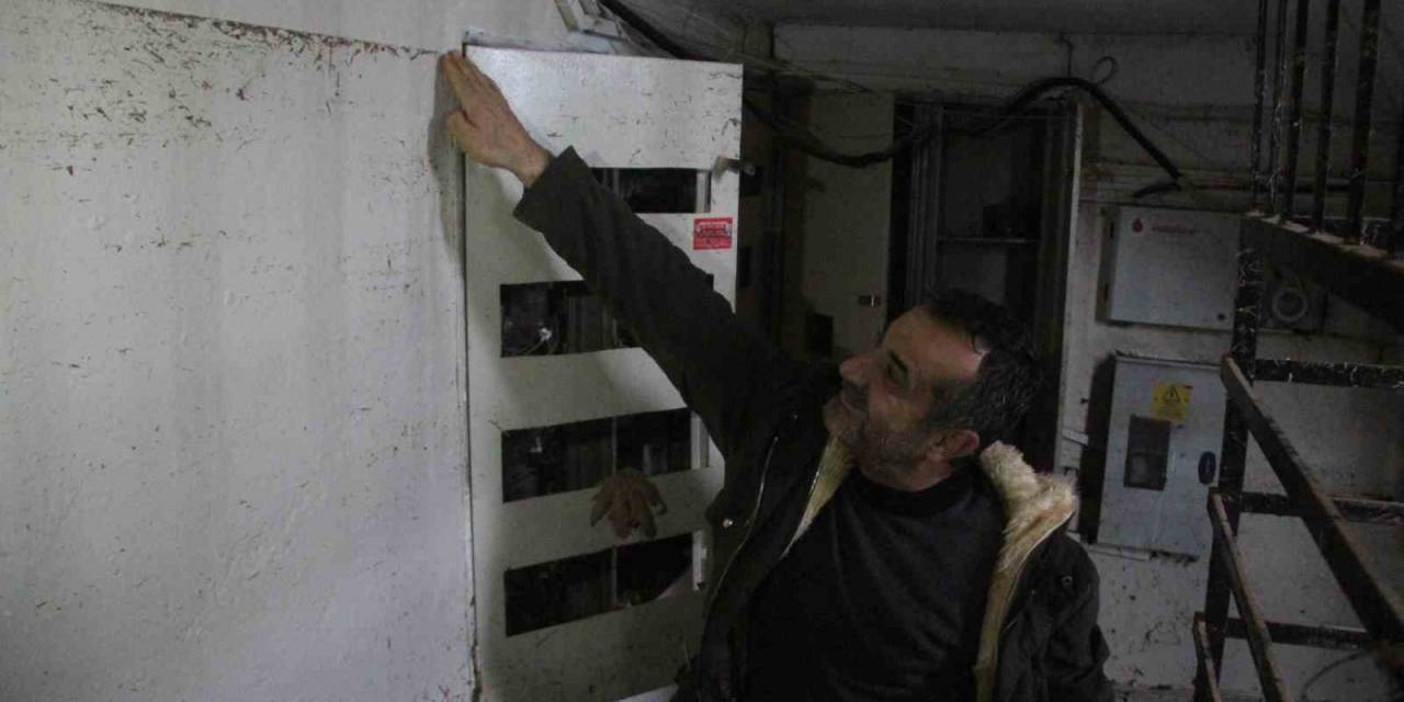 2 Metreyi Aşan Su Seviyesinin İzleri Duvarlarda Kaldı