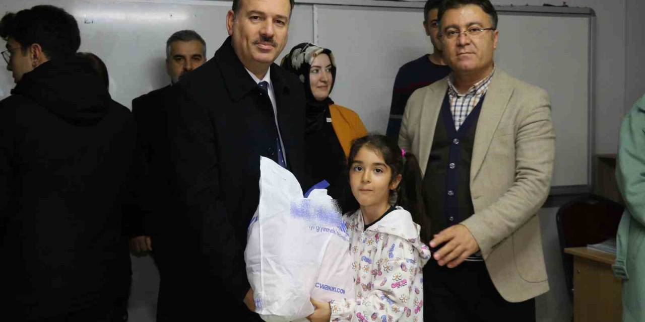 Doğa Koleji Öğrencileri “Bu Kış Beni Sen Giydir” Projesiyle Örnek Oldu