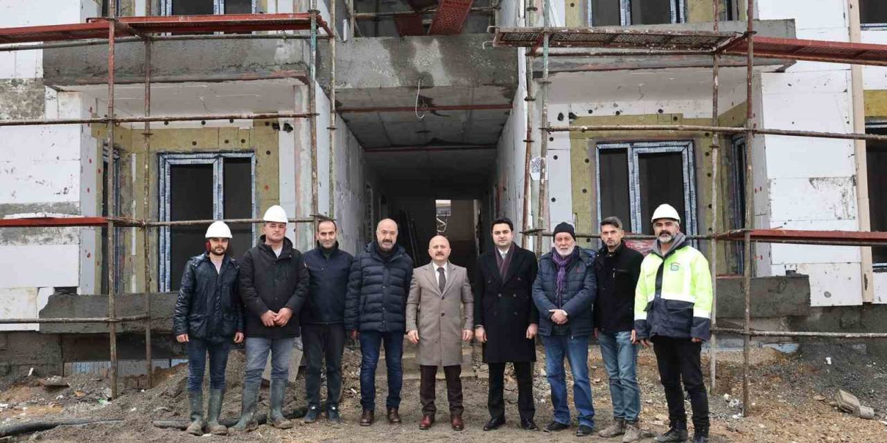 Vali Varol, Deprem Konutlarını İnceledi