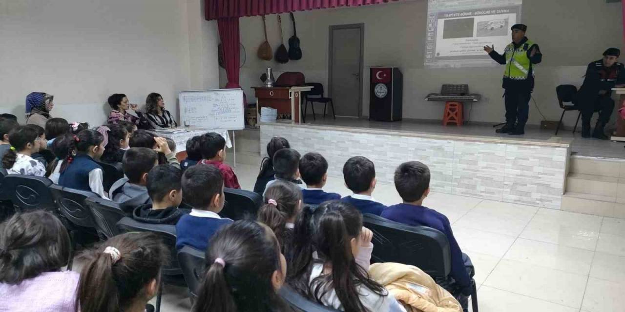 Tokat Jandarması, Küçük Yol Kullanıcılarını Bilinçlendiriyor