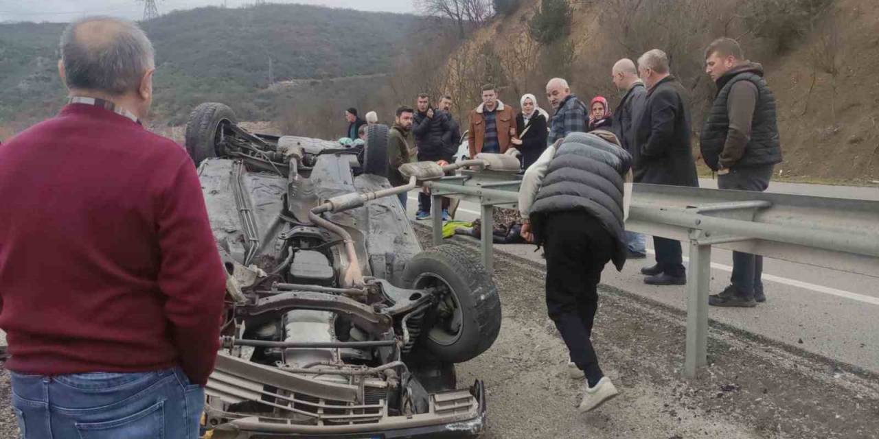 Bursa’da Kontrolden Çıkan Otomobil Takla Attı: 2 Yaralı