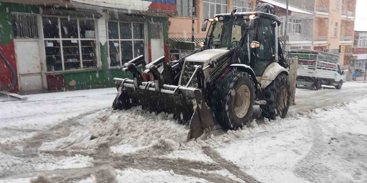 Tunceli’de Kar Yağışı Etkili Olmaya Başladı