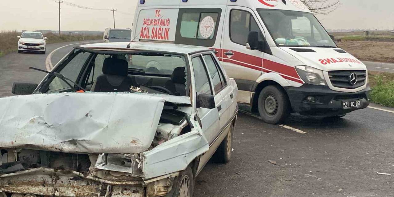 Diyarbakır’da Otomobil İle Minibüs Çarpıştı: 4 Yaralı