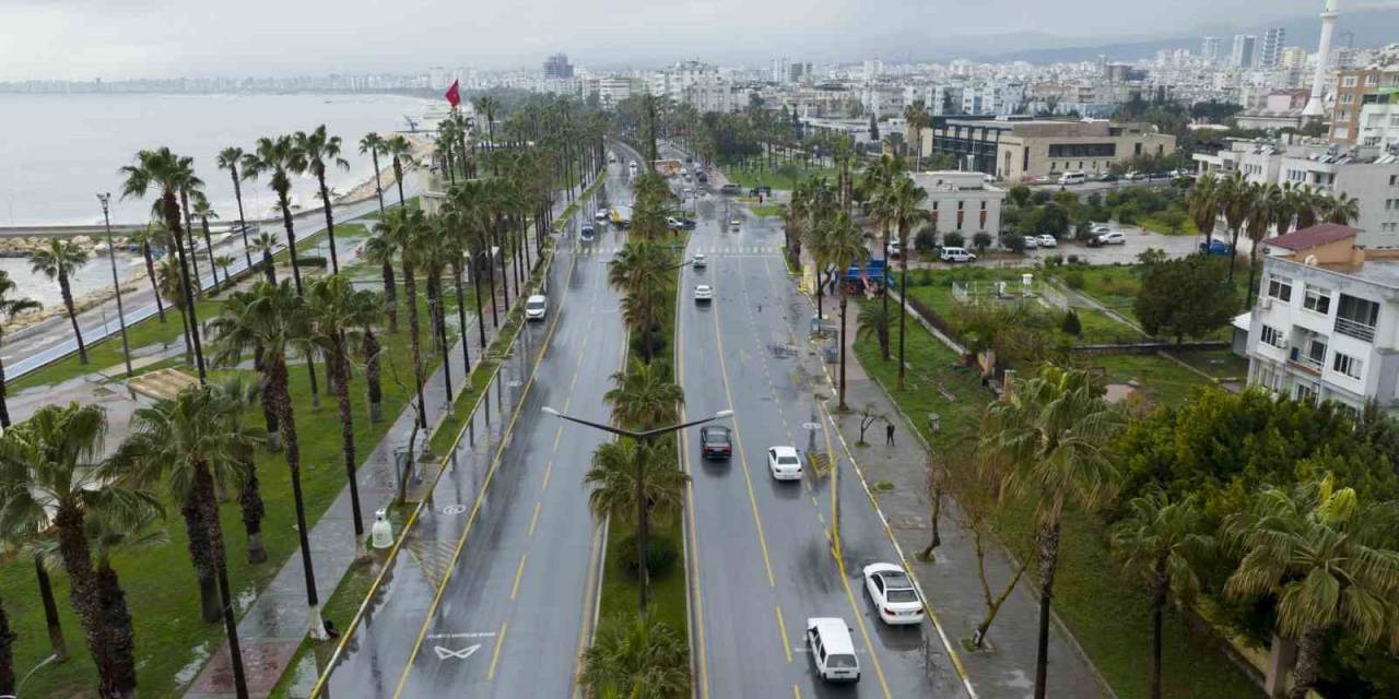 Mersin’de Belediye Ekipleri Yağış Dolayısıyla Teyakkuzda