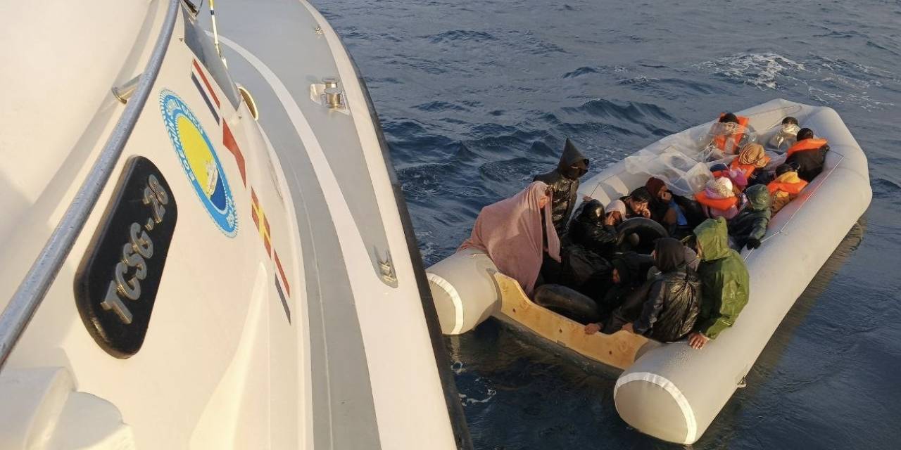 Ayvacık Açıklarında 62 Kaçak Göçmen Kurtarıldı, 36 Kaçak Göçmen Yakalandı