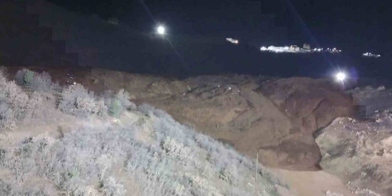 Toprak Altında Kalan 9 İşçiyi Arama Çalışmaları Sürüyor