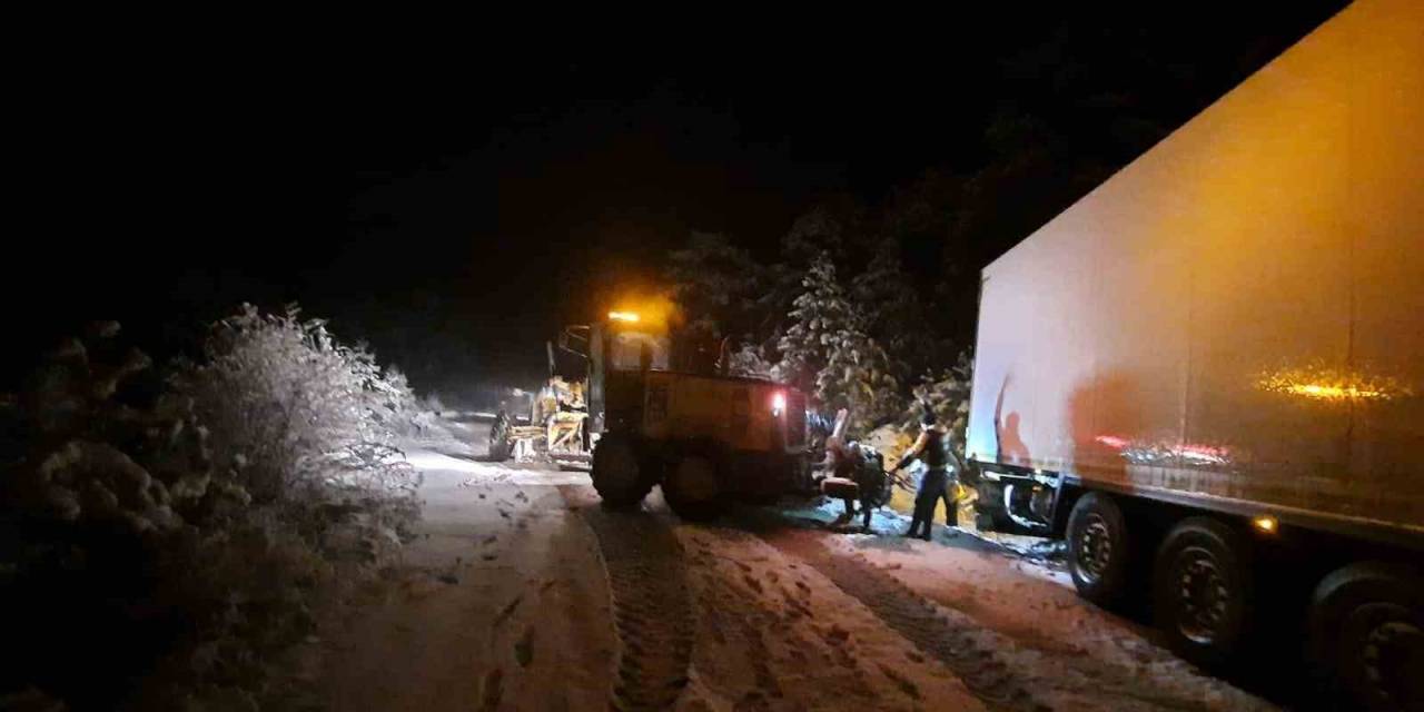 Burdur’da Başlayan Kar Yağışı Sonrası Ekipler Seferber Oldu