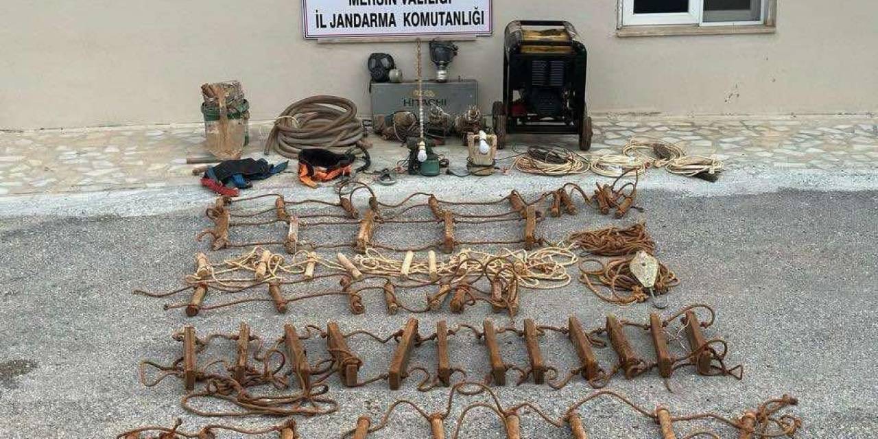 Mersin’de Kaçak Kazı Yapan 5 Şüpheli Suçüstü Yakalandı