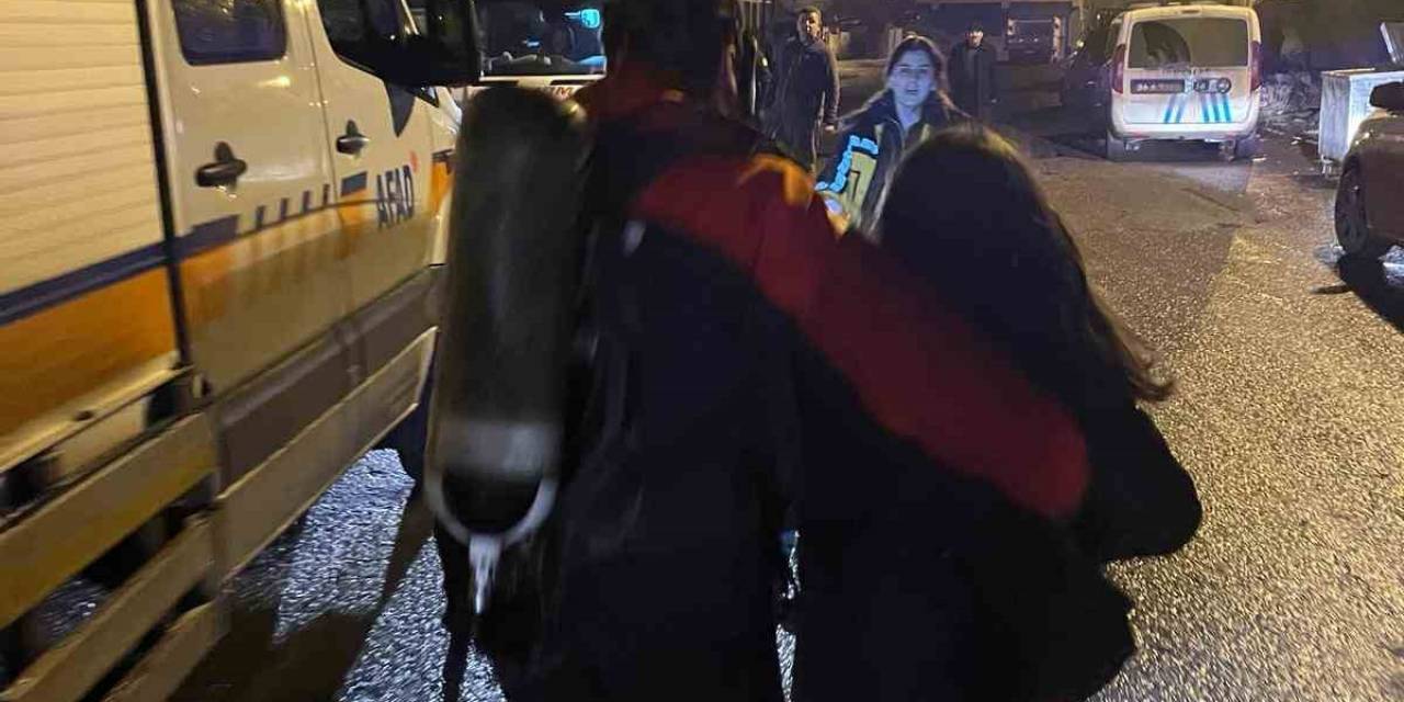 Kars’ta Yangında Mahur Kalan 4 Kişi Kurtarıldı