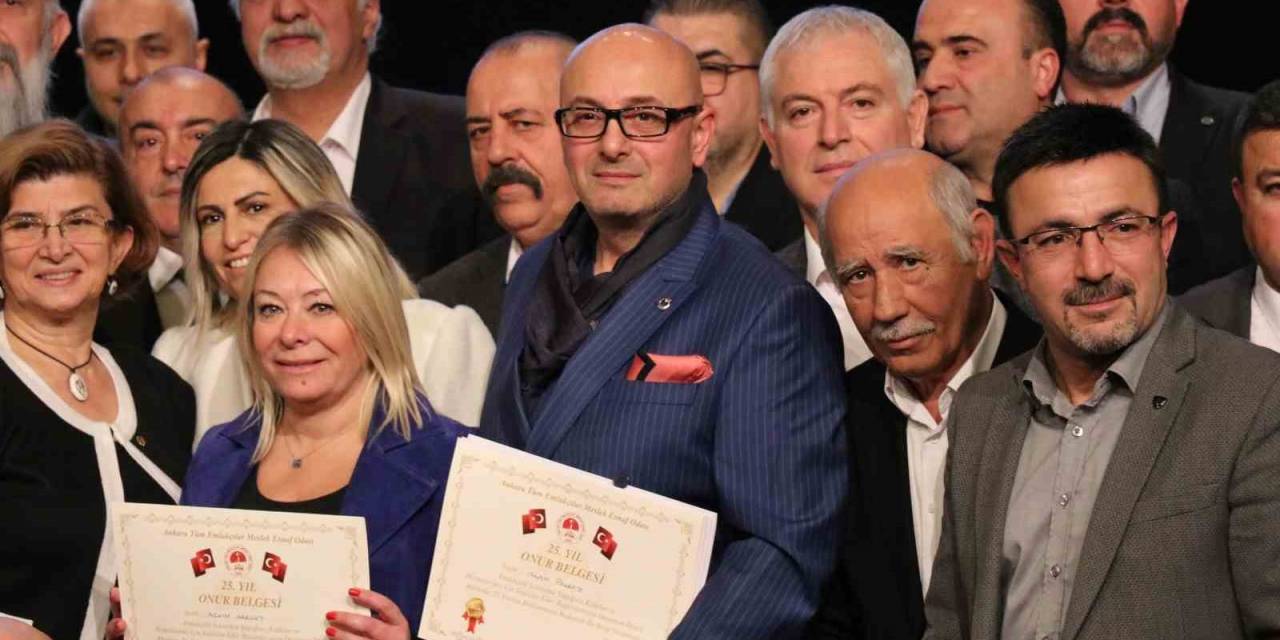25 Yıllık Gayrimenkul Danışmanlarına ’onur Belgesi’ Verildi