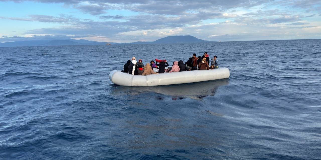 İzmir Açıklarında 23’ü Çocuk 43 Göçmen Kurtarıldı