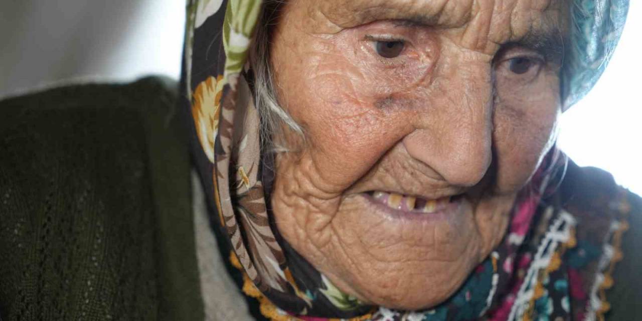 Türkiye’nin En Yaşlı İnsanı 117 Yaşındaki Arzu Ninenin Tek İsteği: "Evime Mutfak Yapılsın, Çay Pişireceğim"