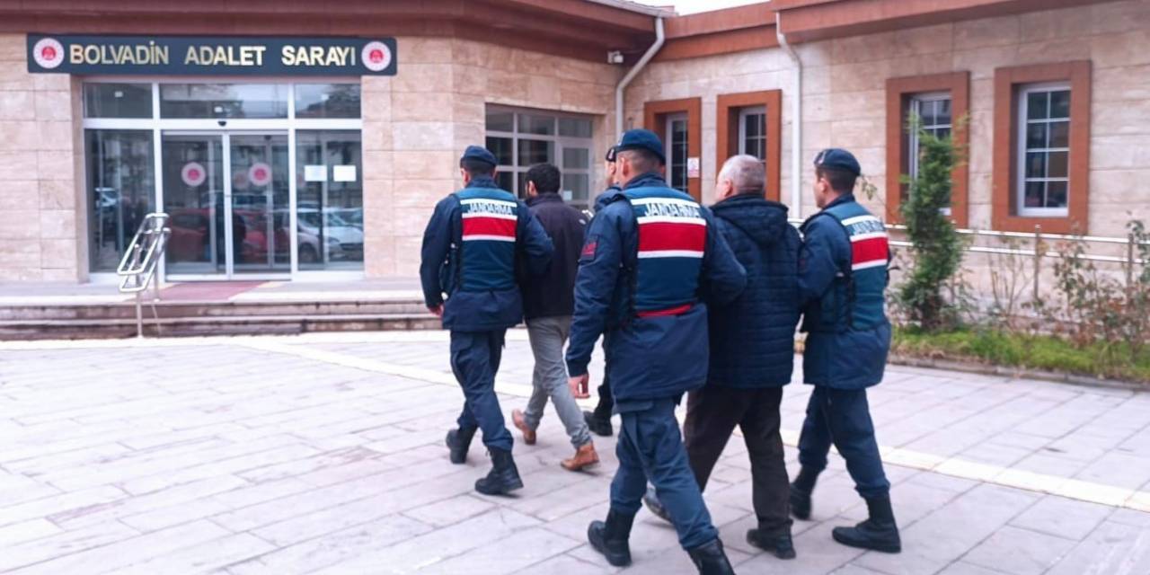 Çeşitli Suçlardan Aranan 2 Şahsı Jandarma Yakaladı