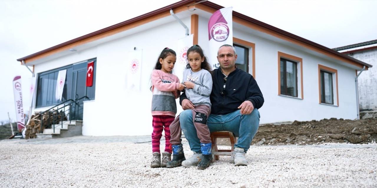 Elazığ’da Yerinde Dönüşümde İlk Köy Evi Sahibine Teslim Edildi