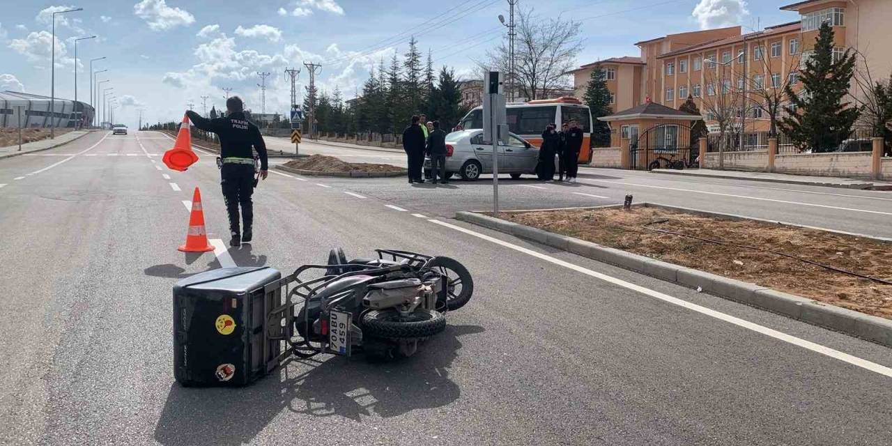 Karaman’da Otomobille Motosiklet Çarpıştı: 1 Yaralı
