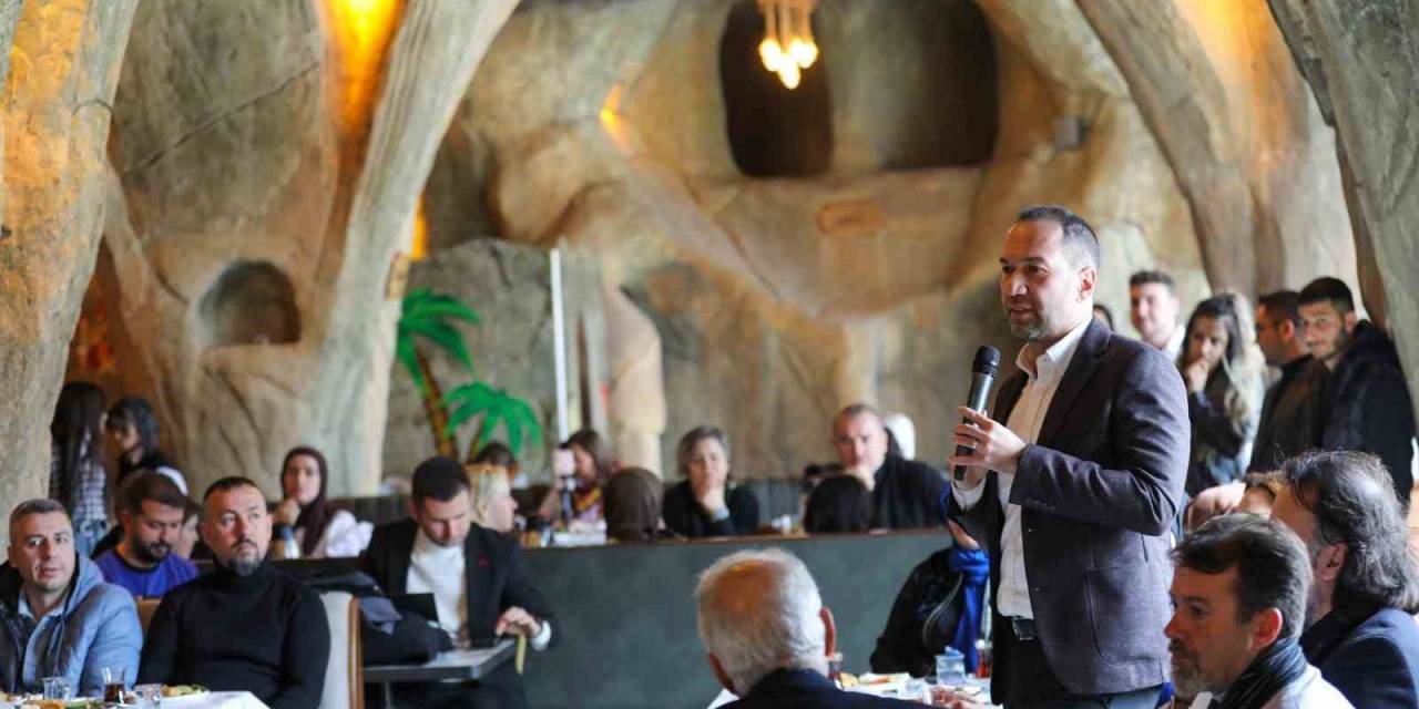 Başkan Özdemir, Güzellik Merkezi İşletmecileri Ve Bayan Kuaförlerini Ağırladı