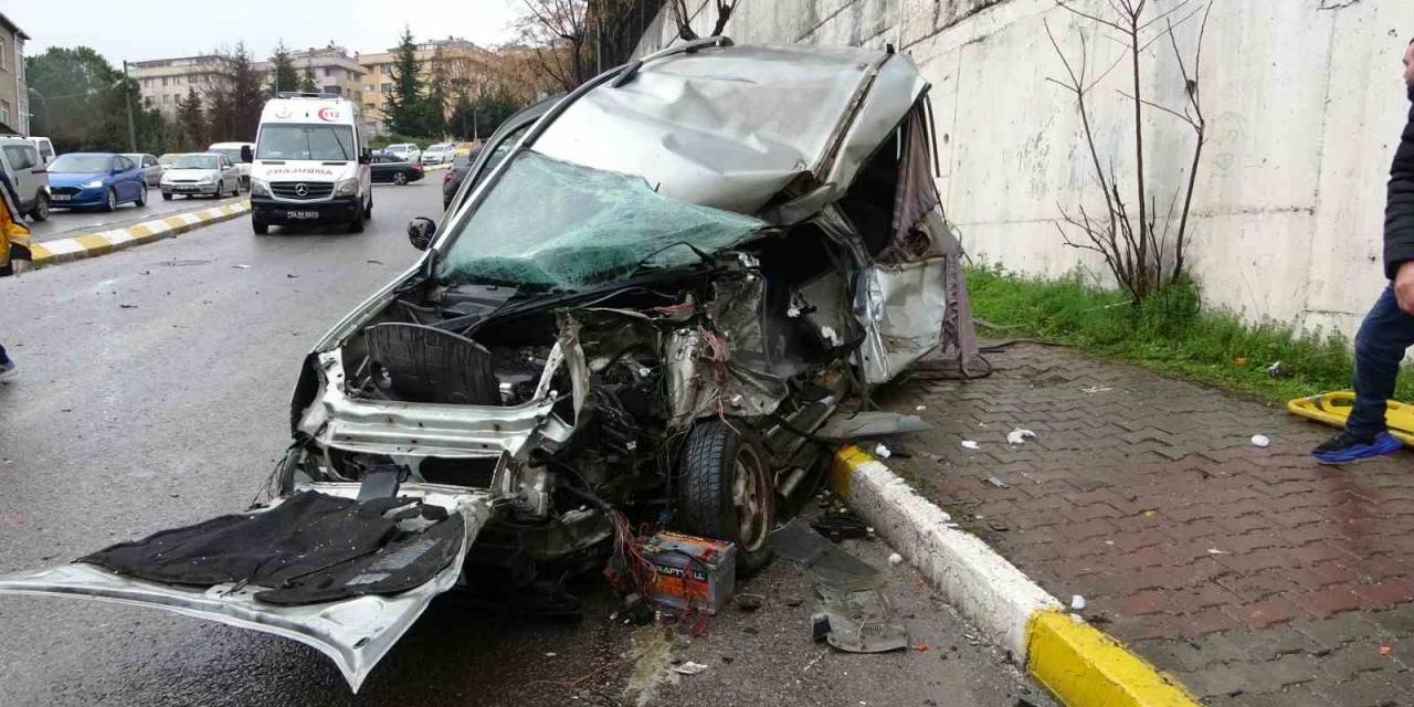 Kartal’da İki Araç Çarpıştı: 1 Ölü