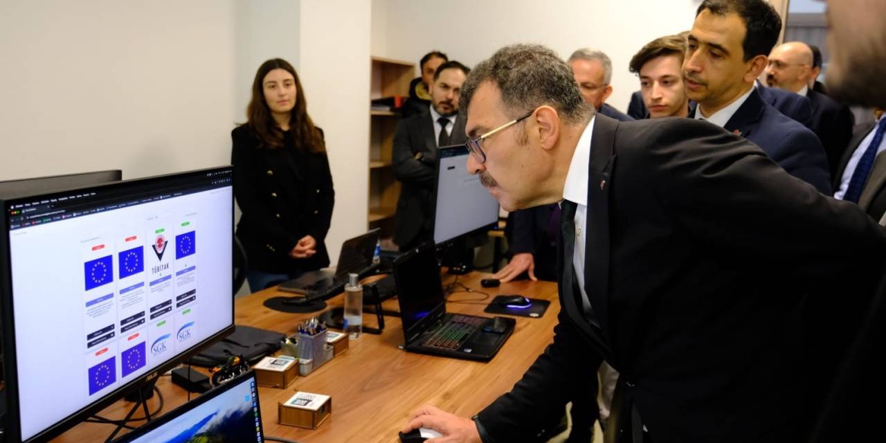 Tübitak Başkanı Prof. Dr. Mandal’dan Manisa Cbü Teknokent’te İnceleme