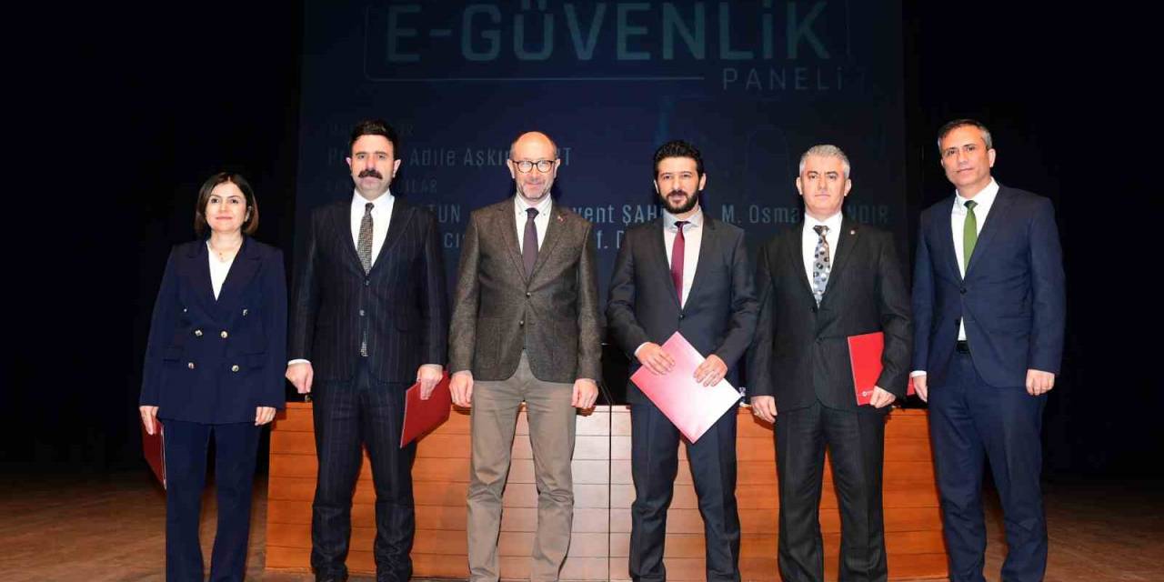 Anadolu Üniversitesinde ’e-güvenlik Paneli’ Gerçekleştirildi