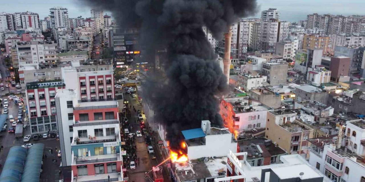 Alevler Dışarı Taştı, Gökyüzünü Dumanlar Kapladı