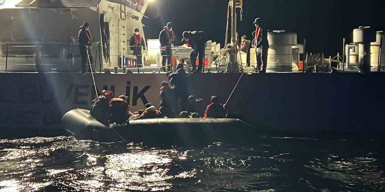 Ayvacık Açıklarında 32’si Çocuk 67 Kaçak Göçmen Yakalandı