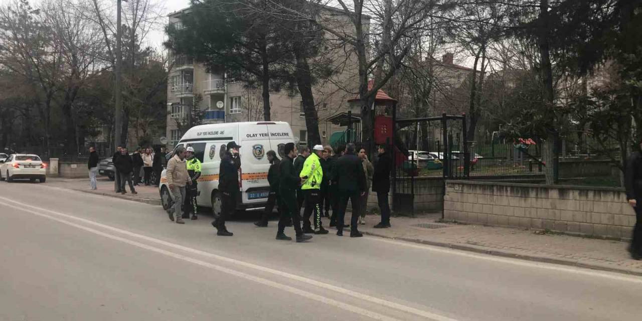 Komiser, Eski Eşini Tabancayla Vurarak Öldürdü