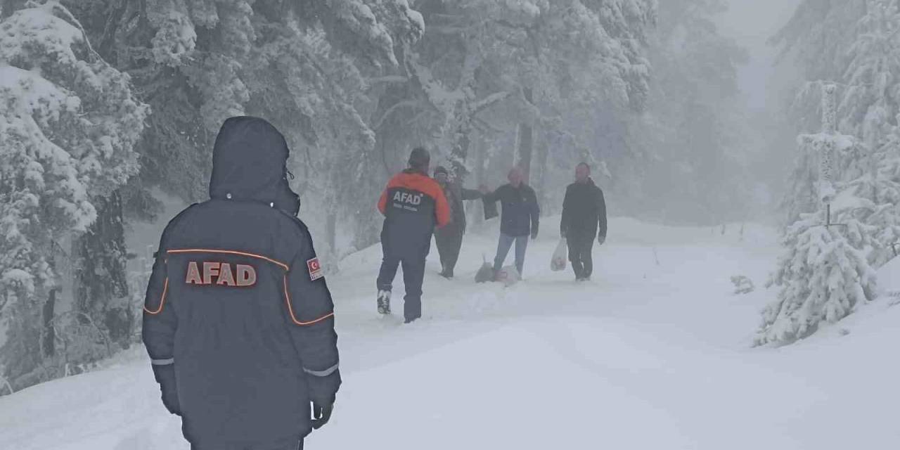 Kütahya’da Yoğun Kar Nedeniyle Ormanda Mahsur Kalan 3 İşçi Kurtarıldı