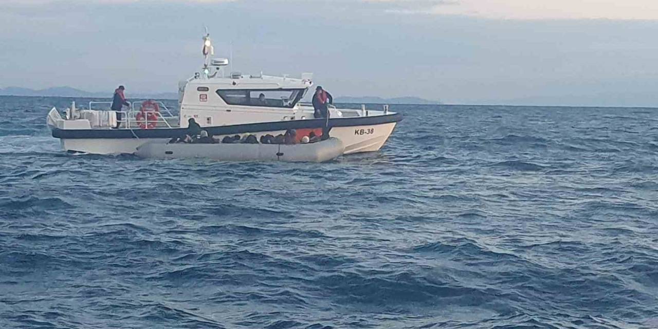 İzmir Açıklarında Düzensiz Göçmen Yoğunluğu