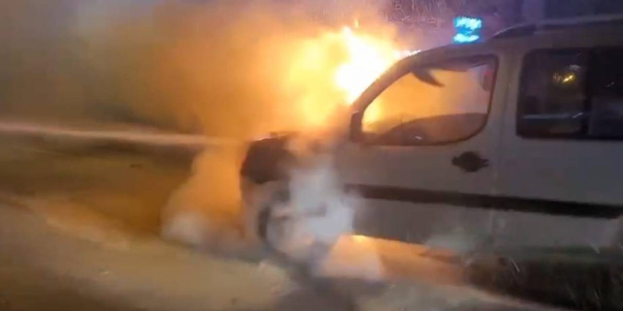 Seyir Halindeki Araç Alevlere Teslim Oldu