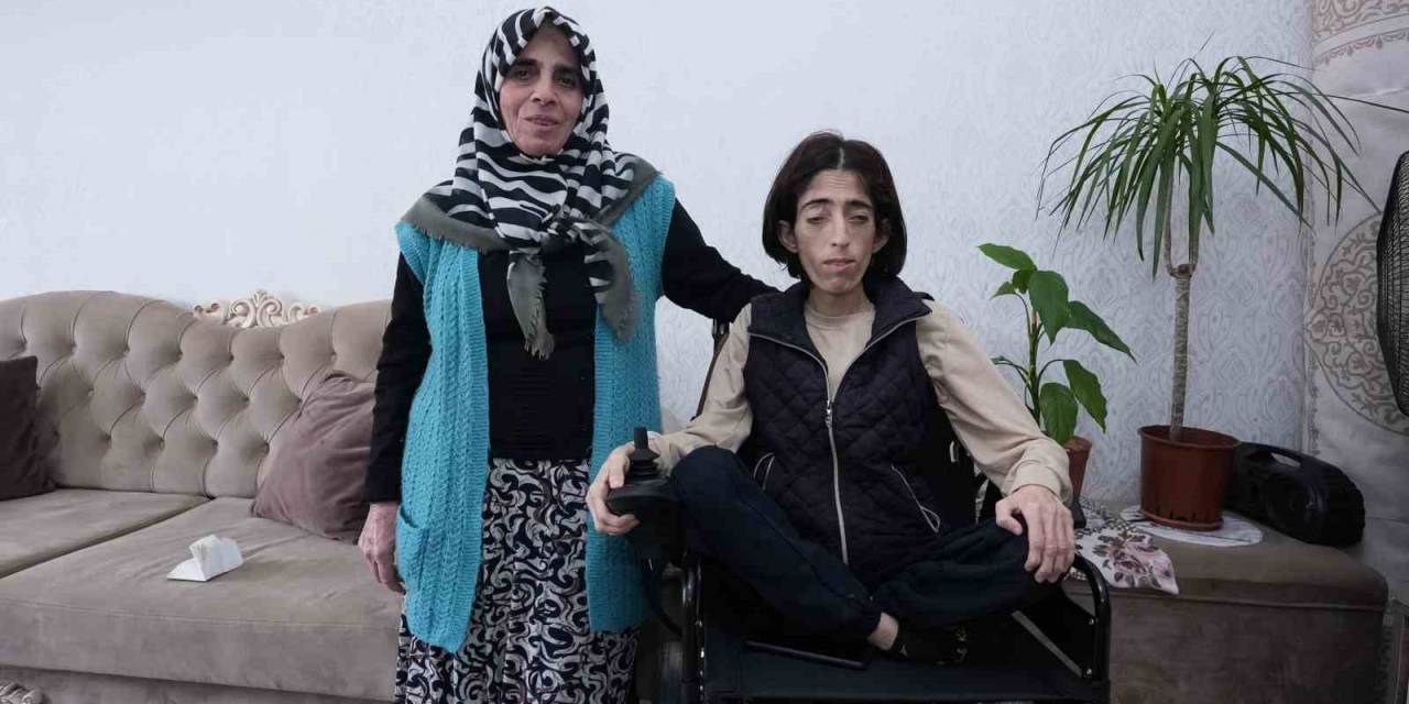 Tekerlekli Sandalyesi Çalındı, Şehitkamil’in Armağanıyla Sevindi