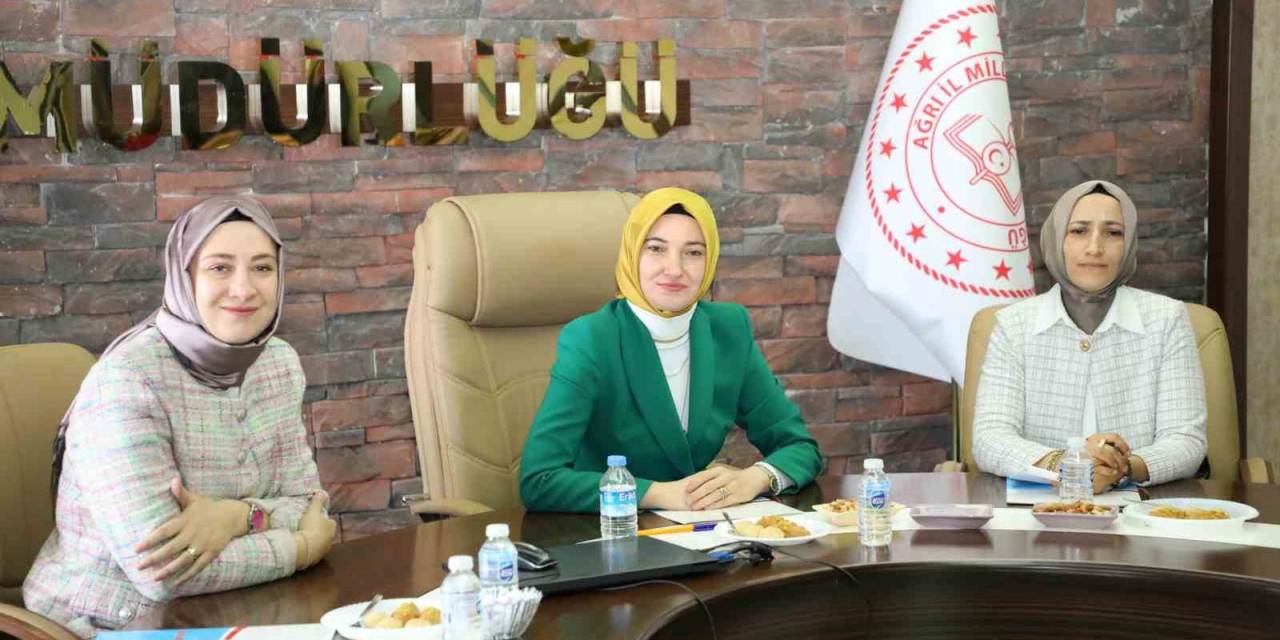 Ağrı Valisi Ve Eşi Hayatlara Dokunuyor