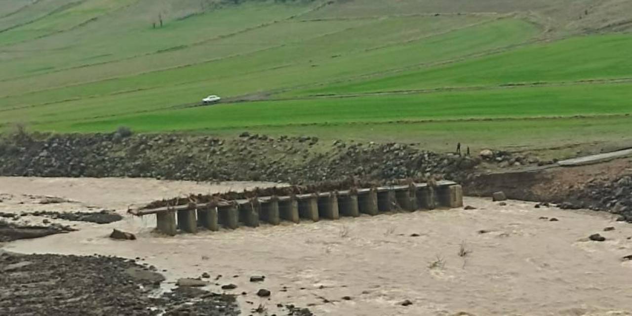 Baraj Sularıyla Kullanılamaz Hale Gelen Köprünün Yıkılmadan Önceki Görüntüsü Ortaya Çıktı