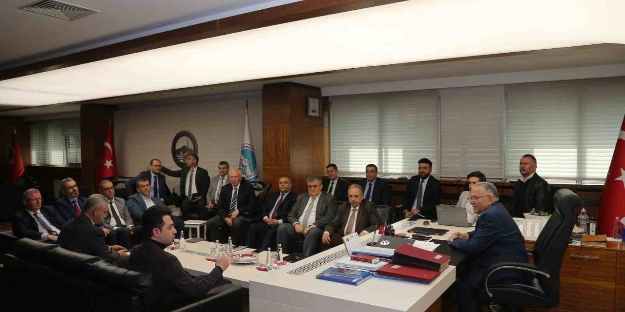 Başkan Büyükkılıç, Teknik Ekibiyle "Kartal Kavşağı" Projesini Masaya Yatırdı