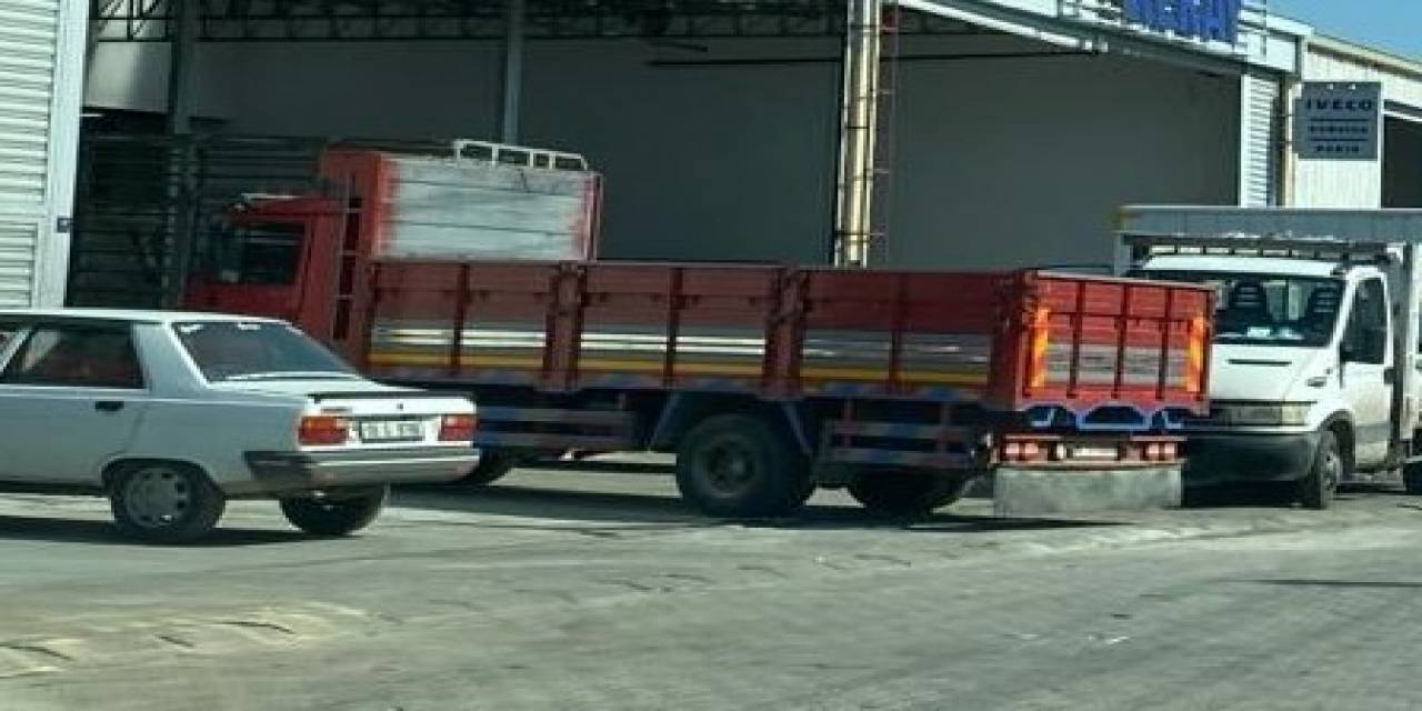 Yağ Kanalına Düşen İşçi Yaralandı